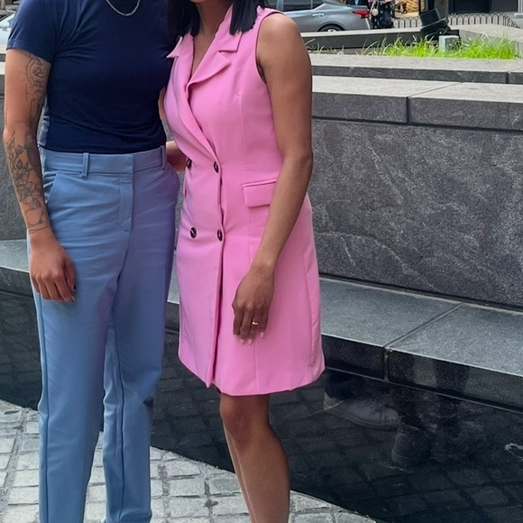 Sleeveless Blazer Dress - Picture 5 of 13